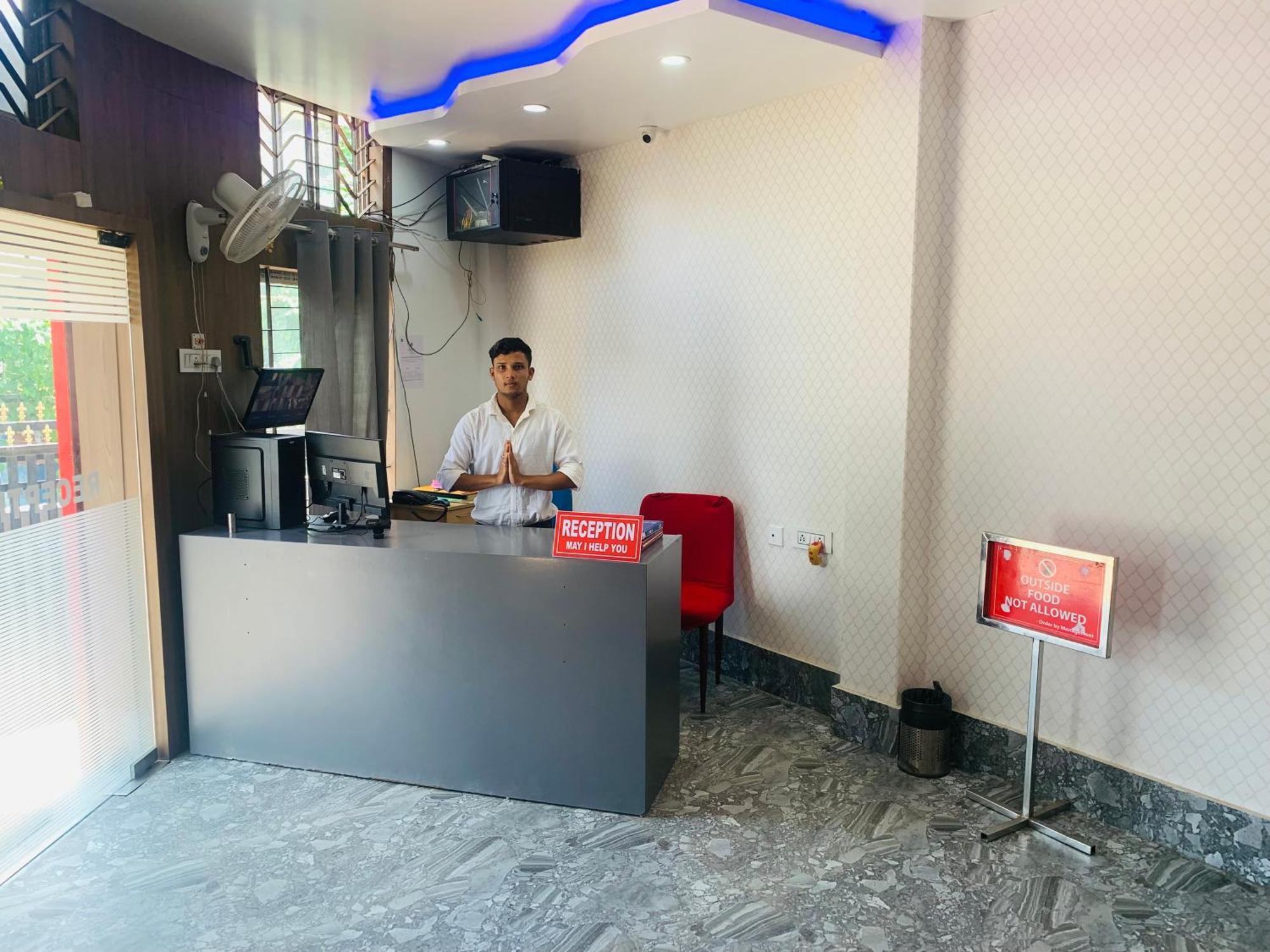 Hotel Aditya Palace Guwahati Exteriör bild