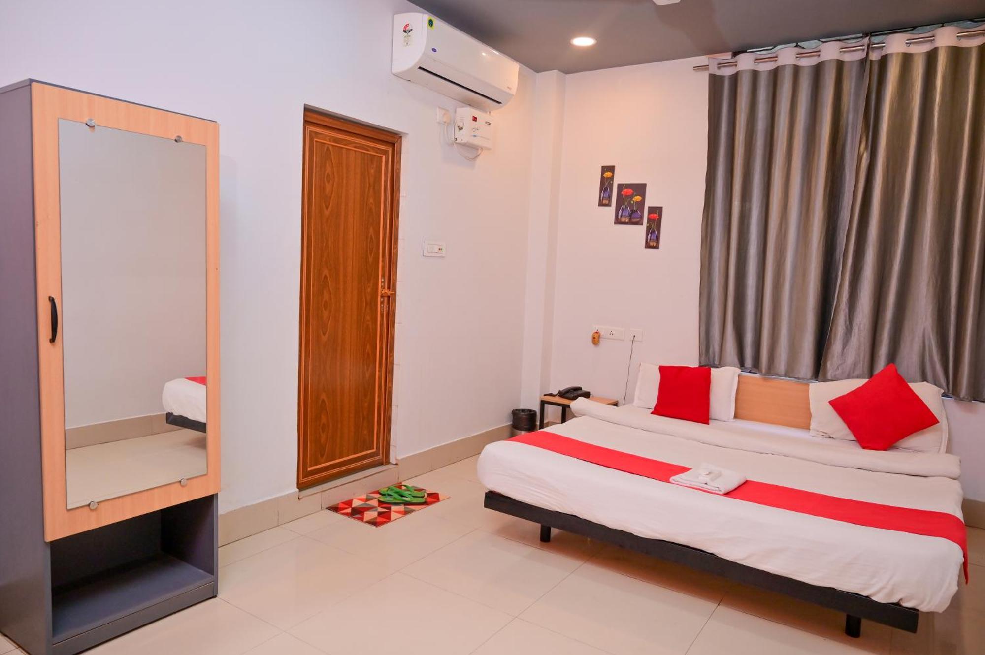 Hotel Aditya Palace Guwahati Exteriör bild