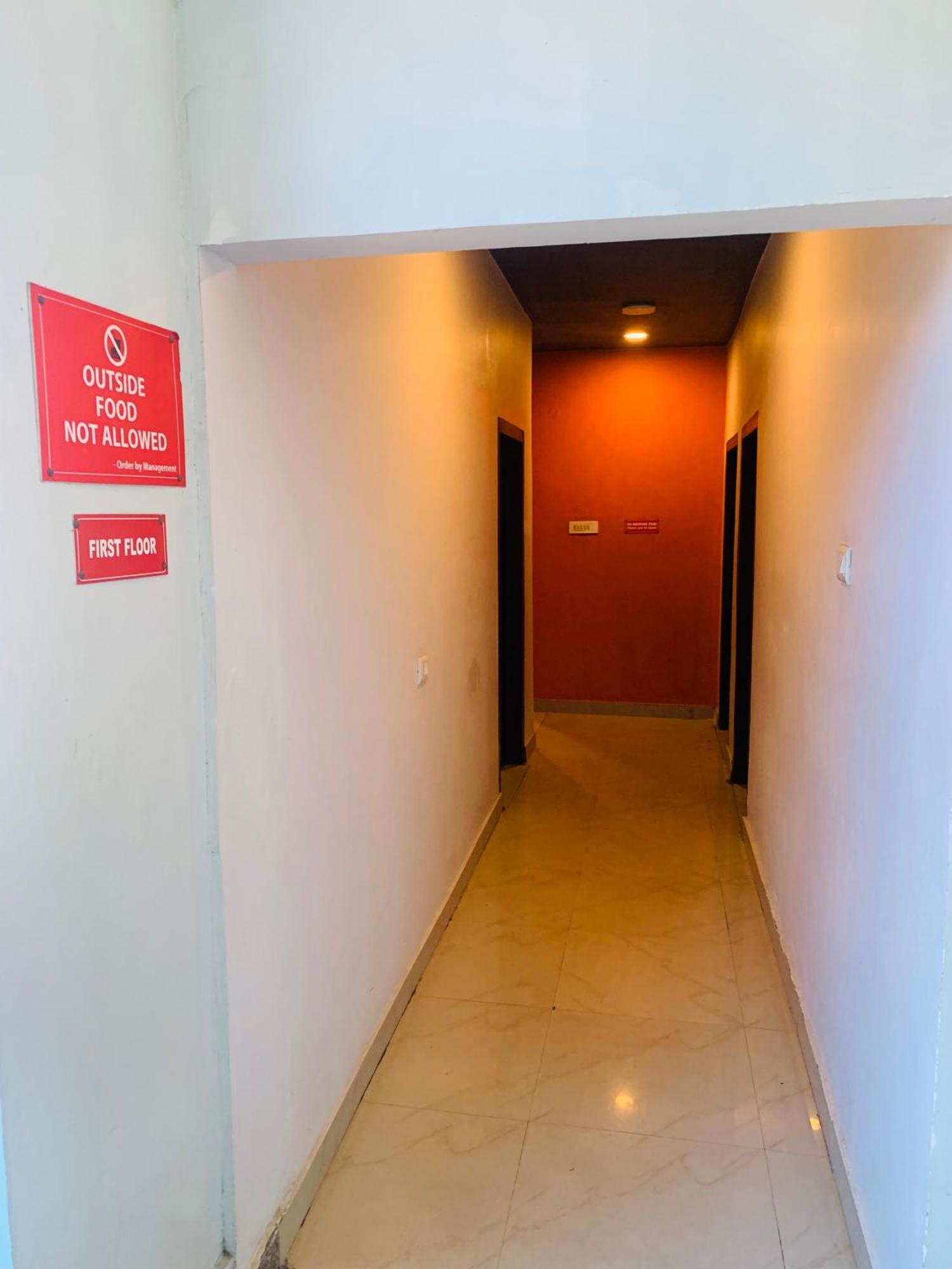 Hotel Aditya Palace Guwahati Exteriör bild