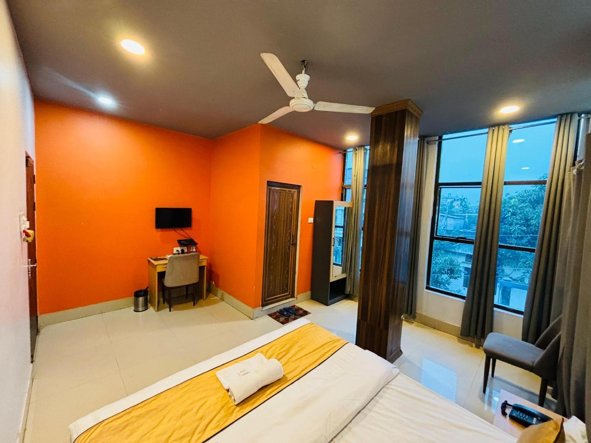 Hotel Aditya Palace Guwahati Exteriör bild