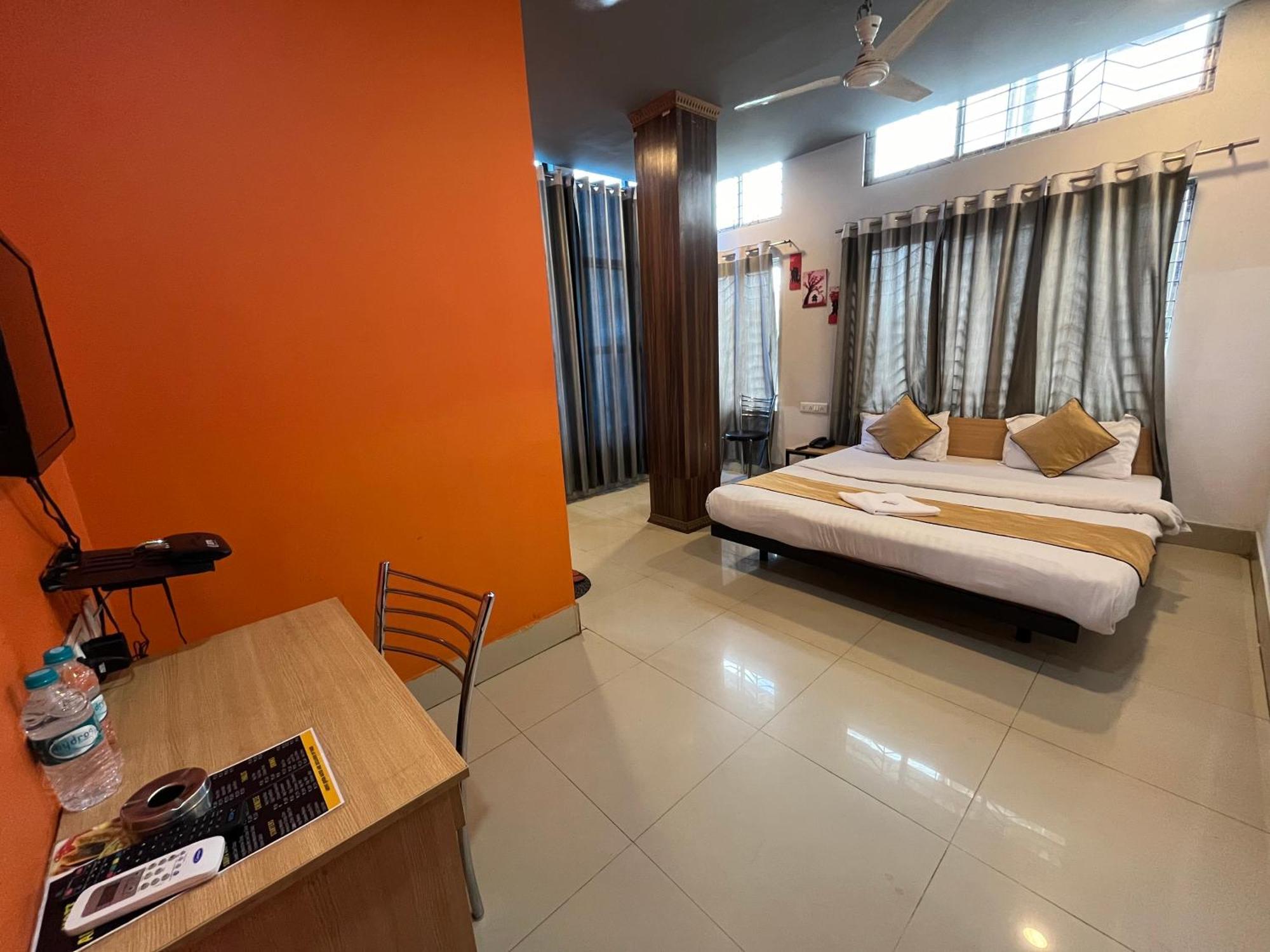 Hotel Aditya Palace Guwahati Exteriör bild